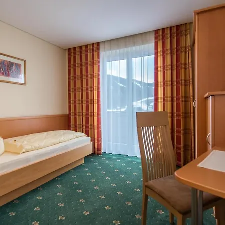 Elisabeth Russbach am Pass Gschütt